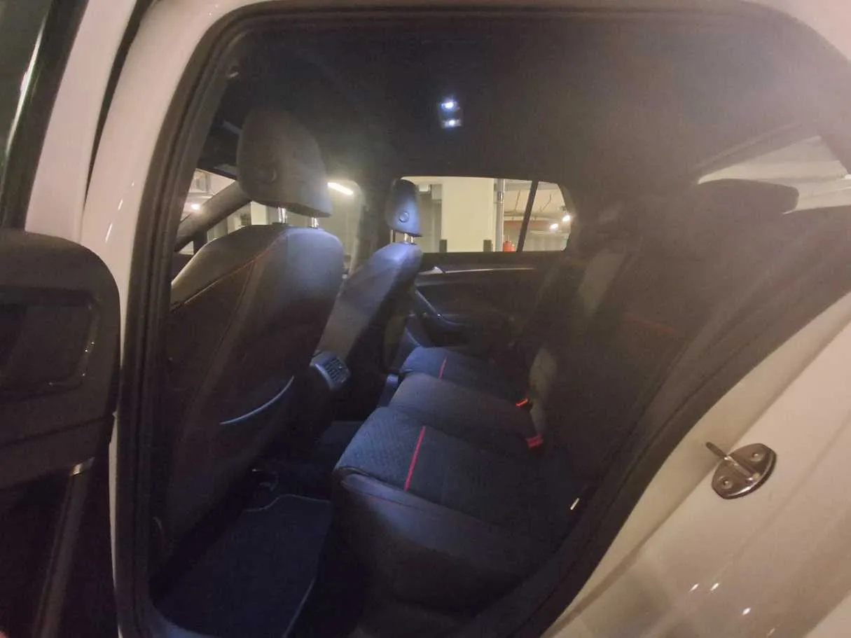 Car image 13