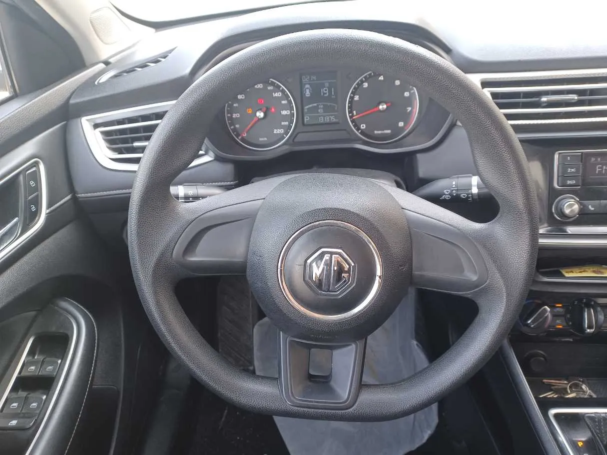 Car image 15