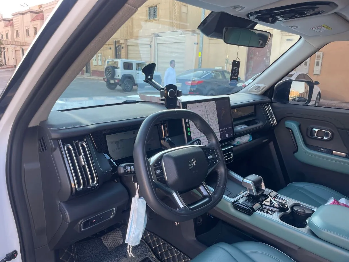 Car image 11