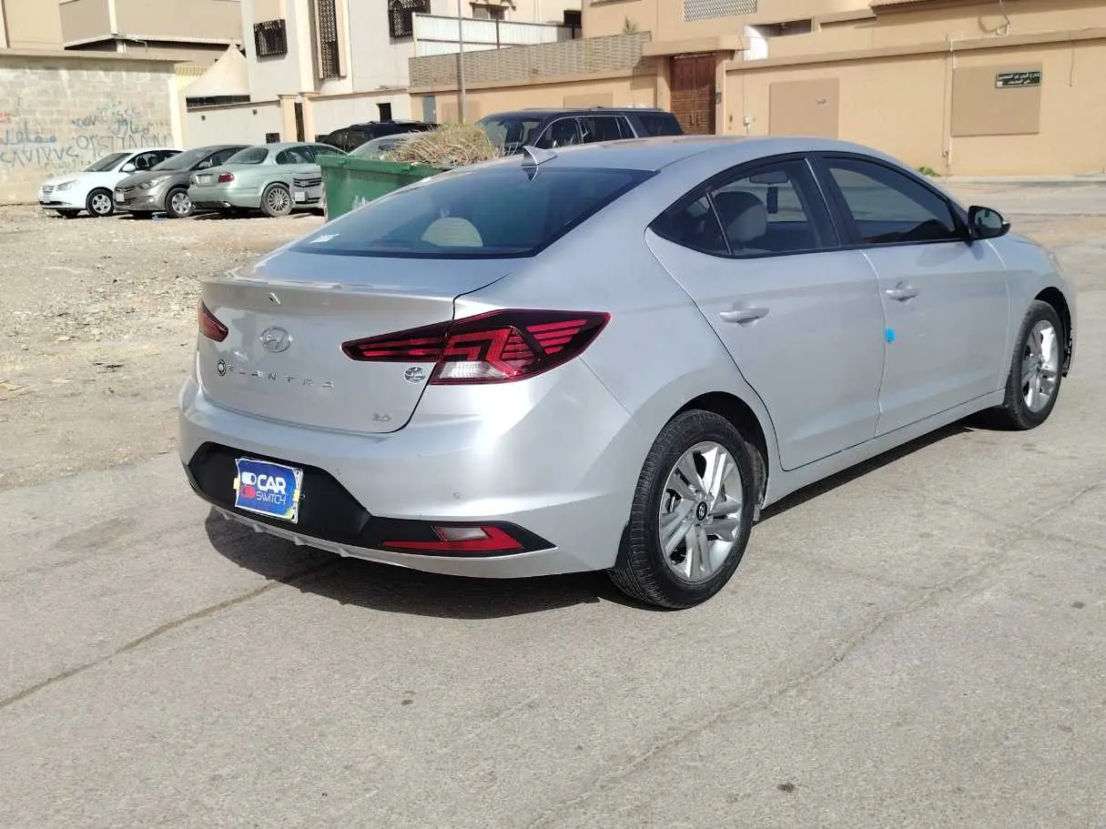 Car image 5