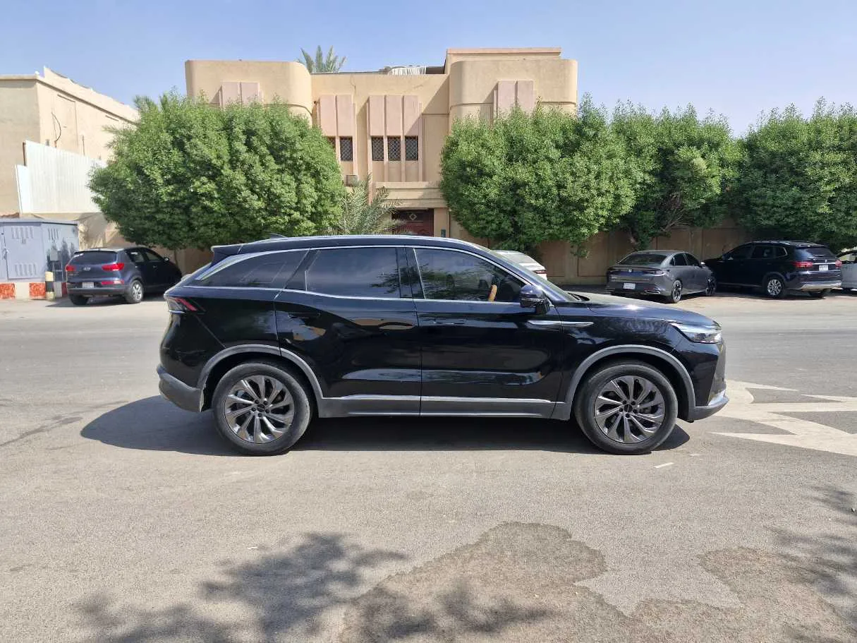 Car image 4