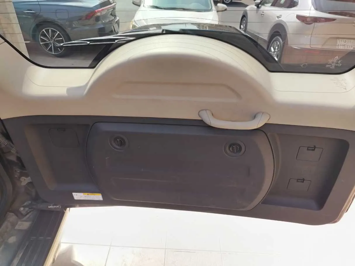 Car image 29
