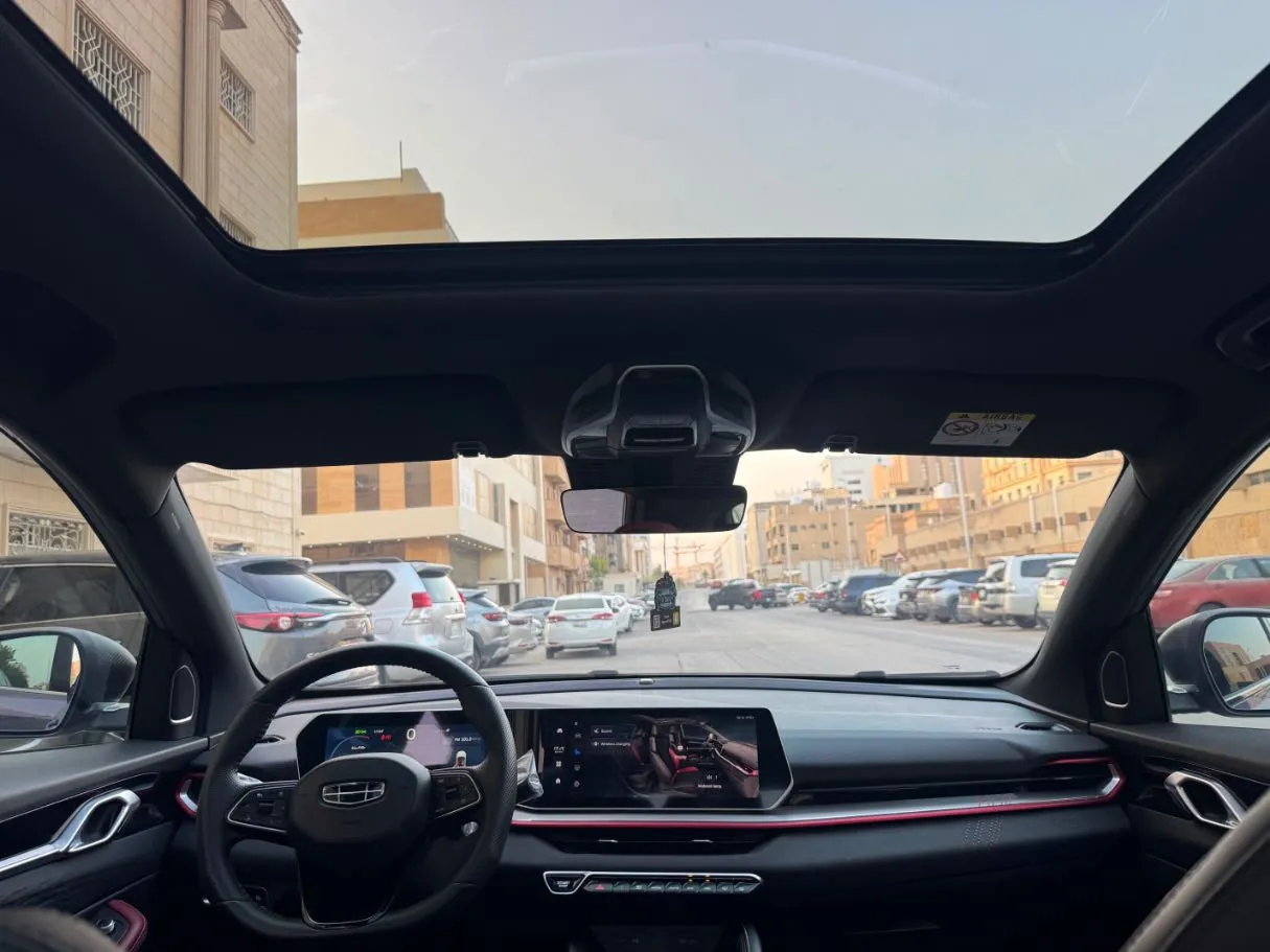 Car image 14