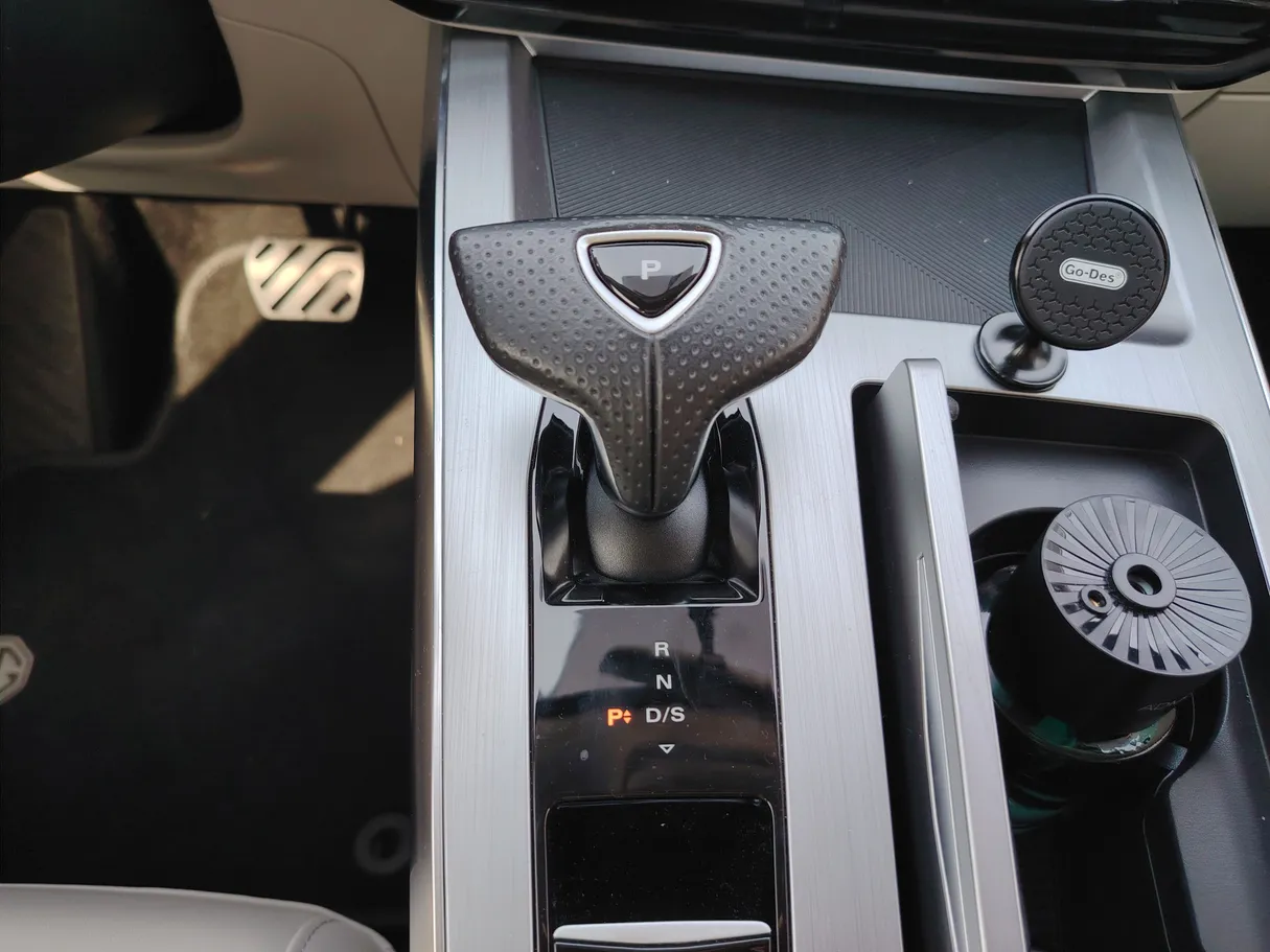 Car image 19