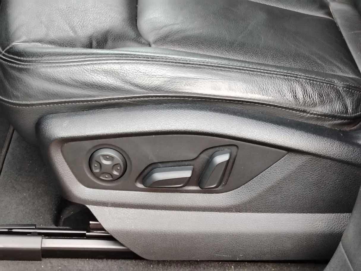 Car image 35