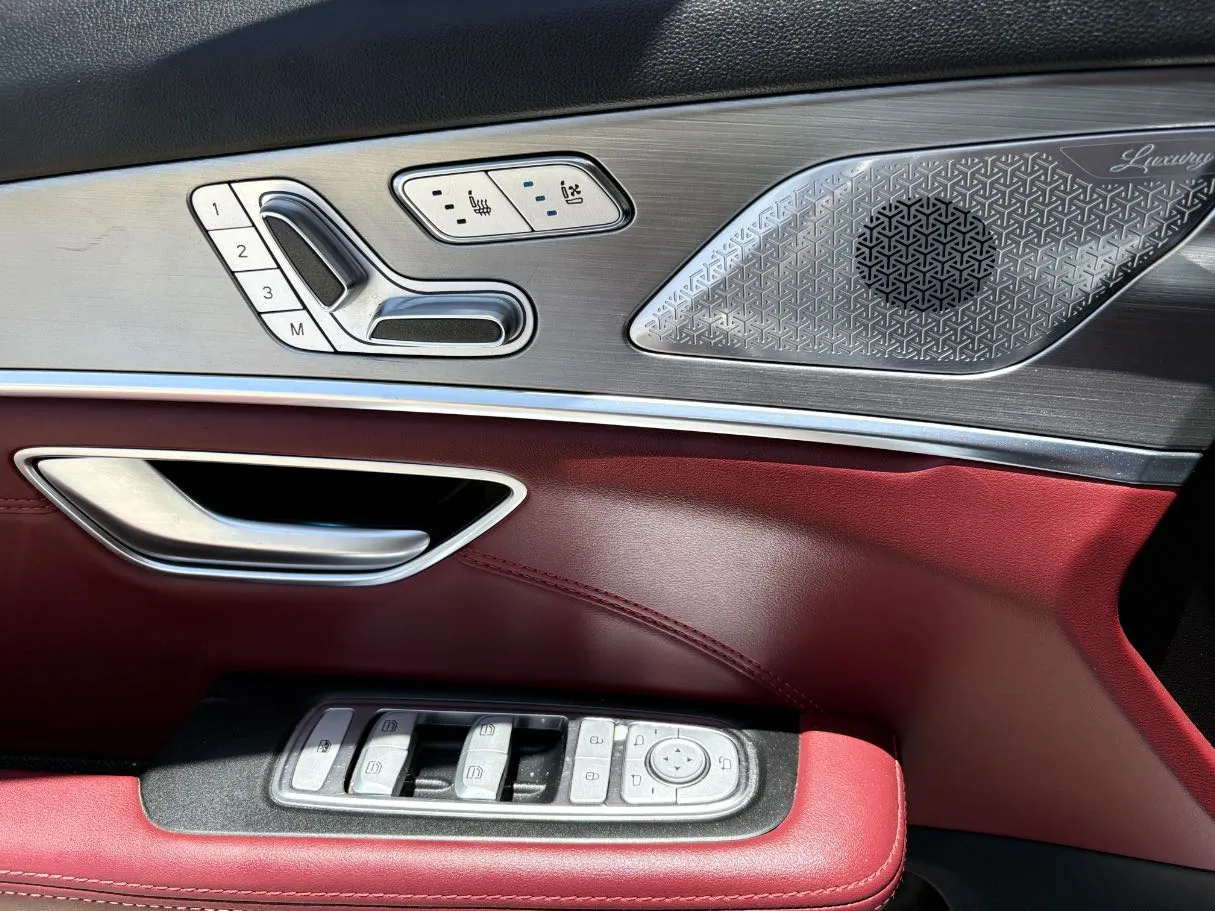 Car image 28