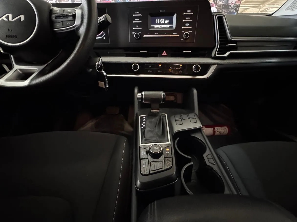 Car image 13