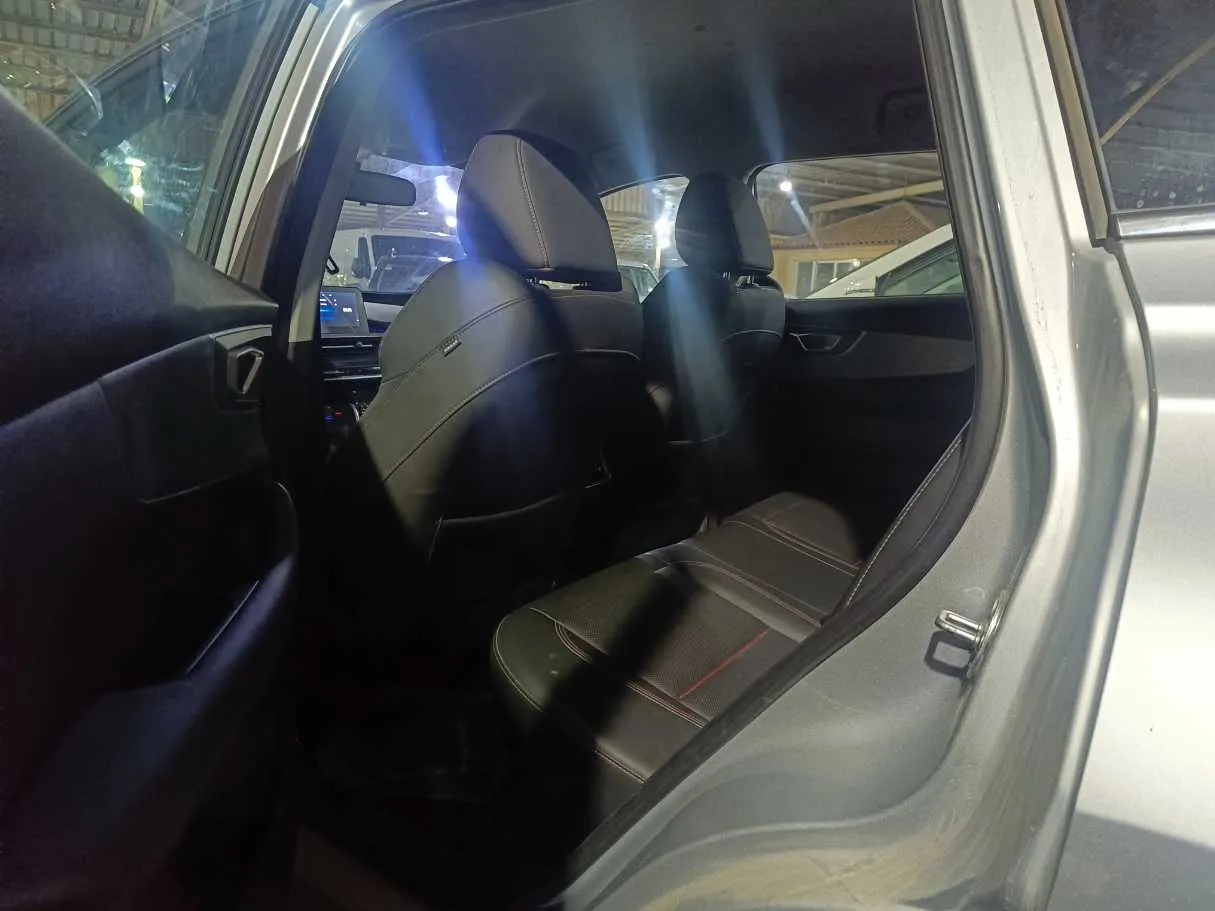 Car image 18