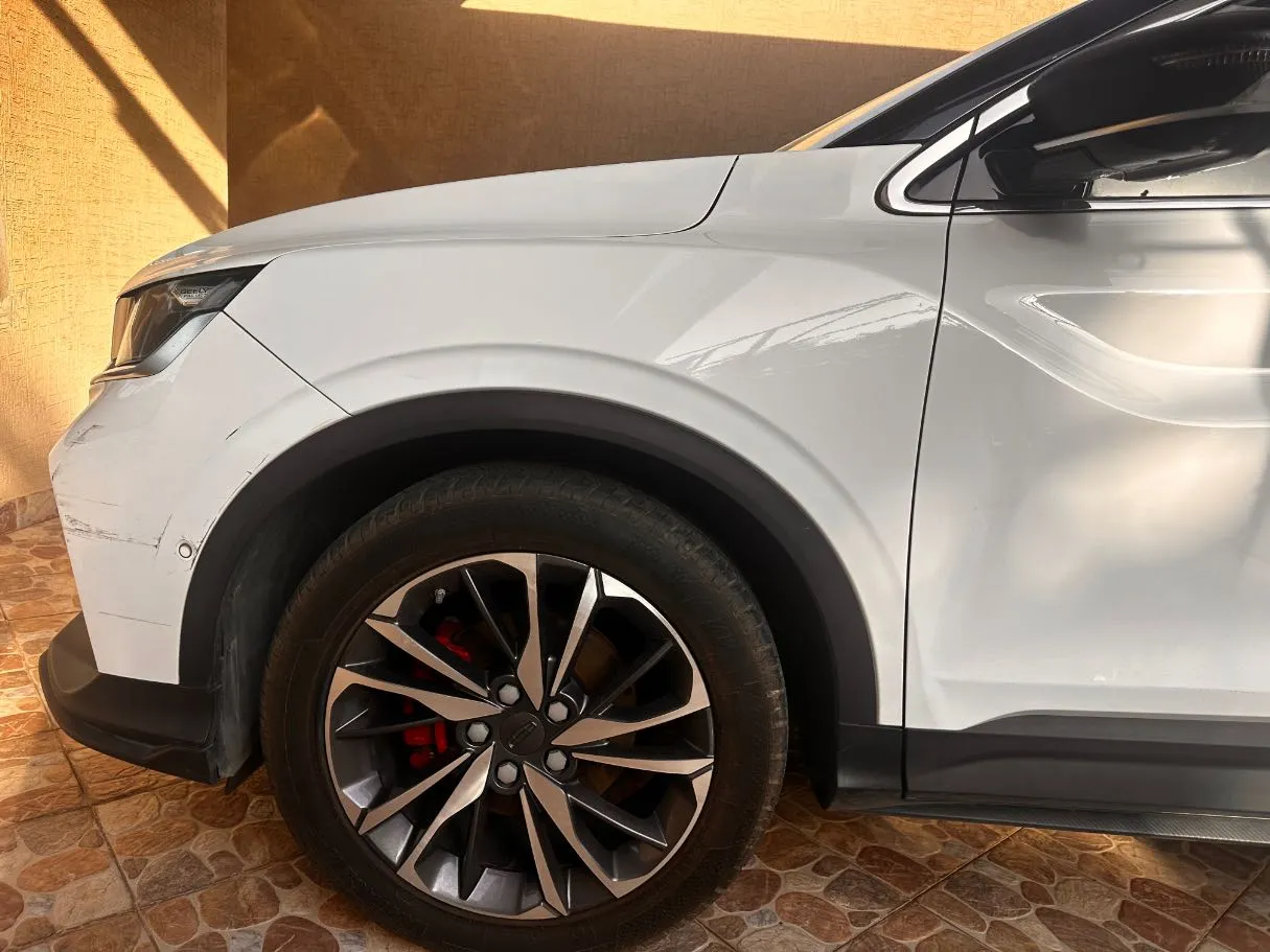 Car image 9