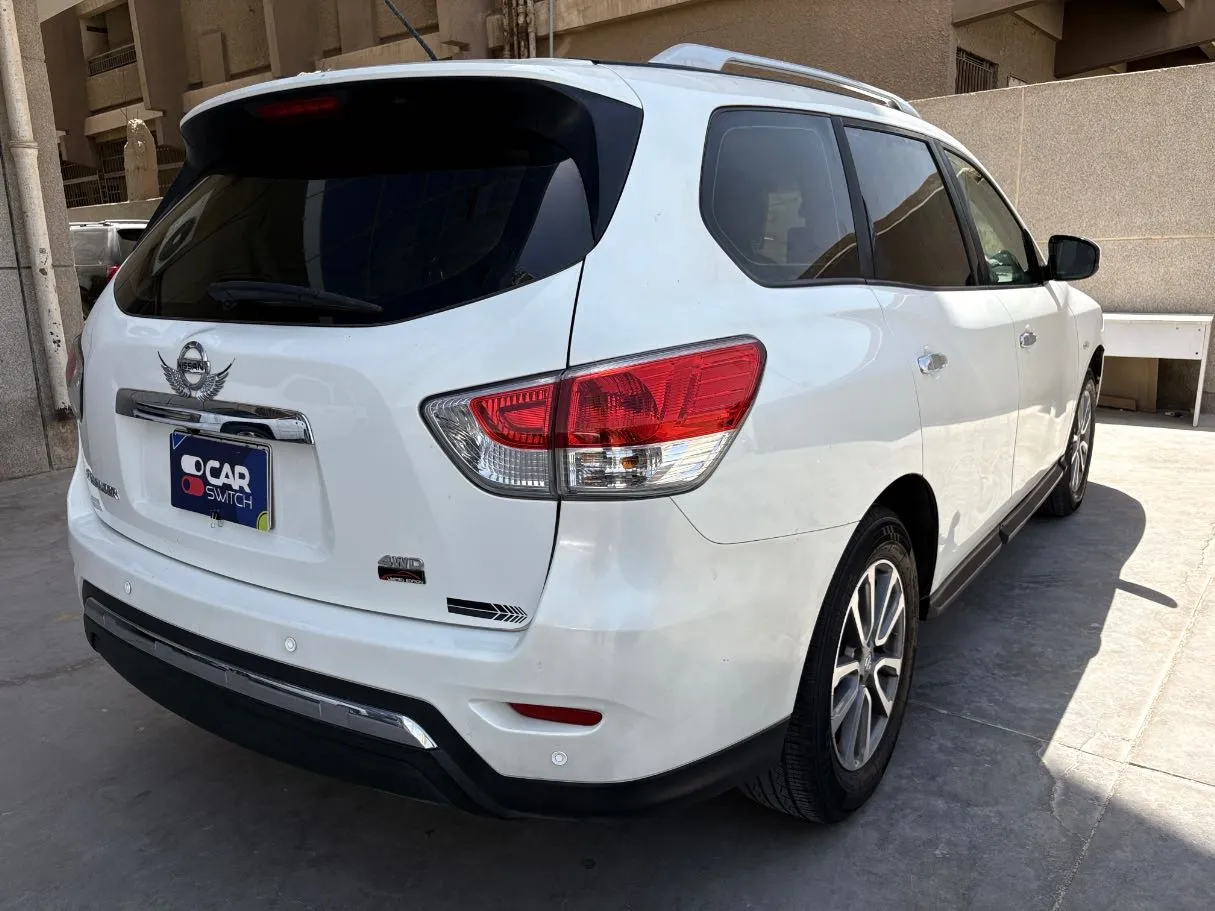 Car image 5