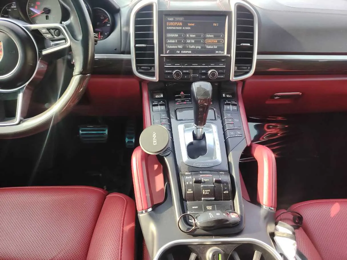 Car image 26