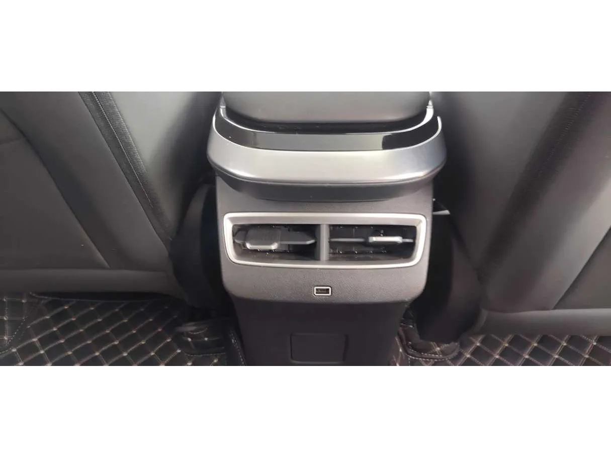 Car image 29