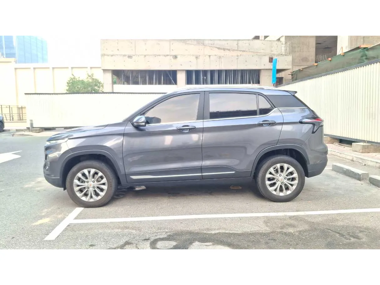 Car image 8