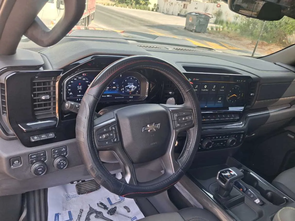 Car image 12