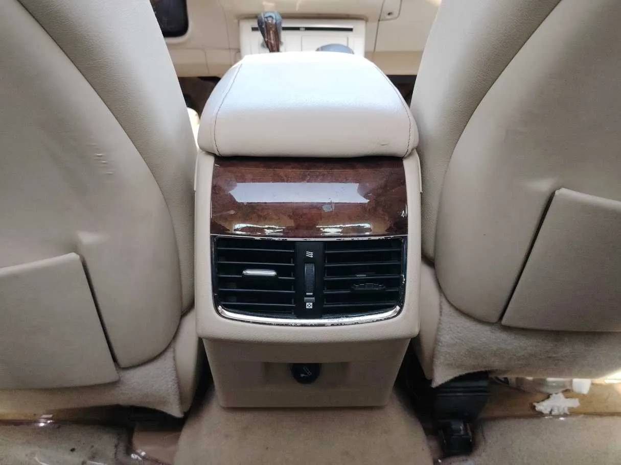 Car image 26