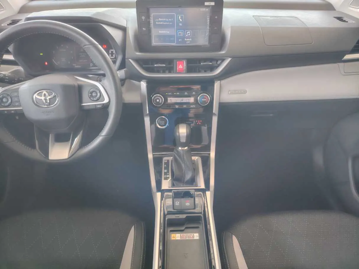 Car image 24