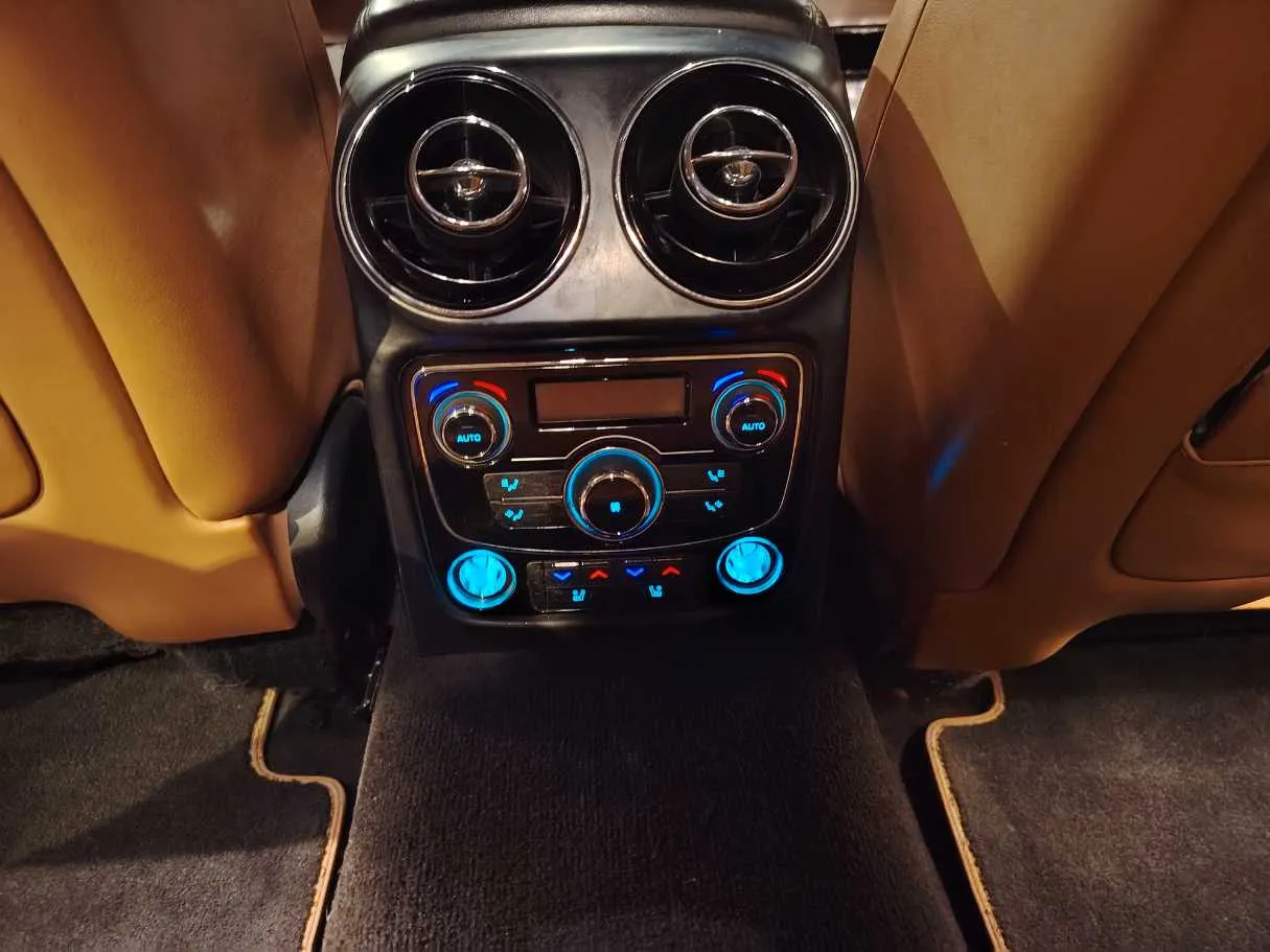 Car image 25