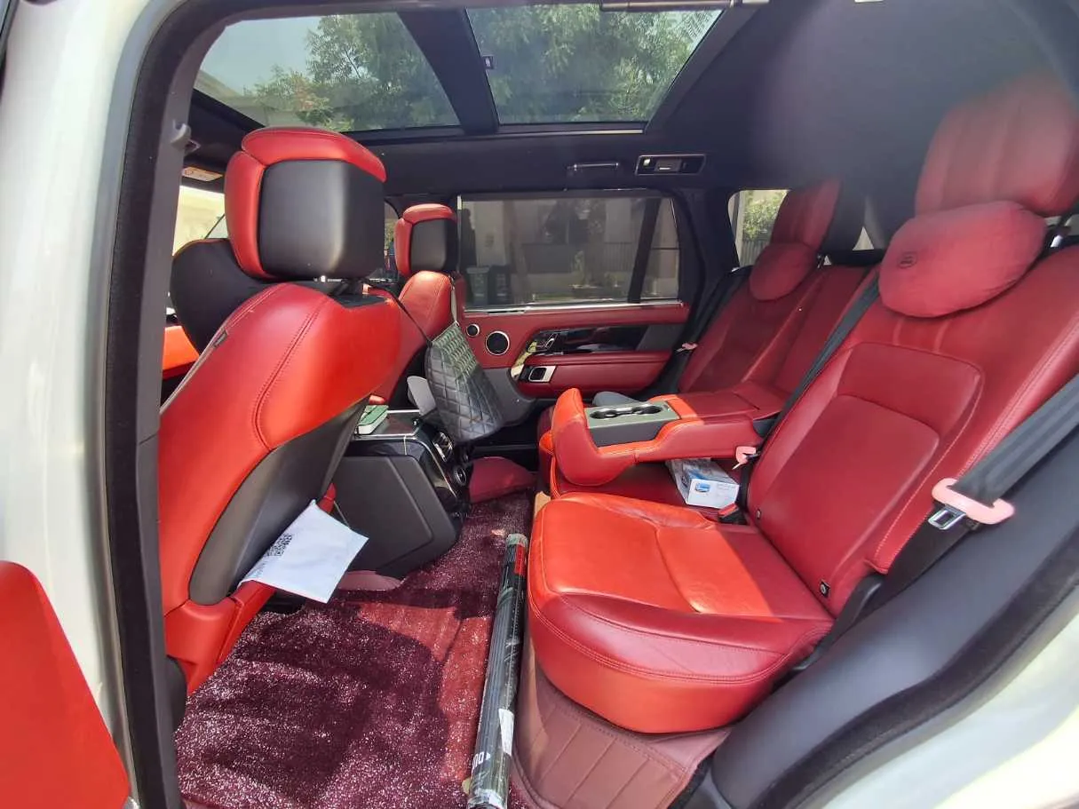 Car image 13