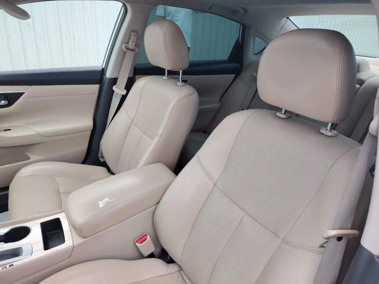 Car image 15