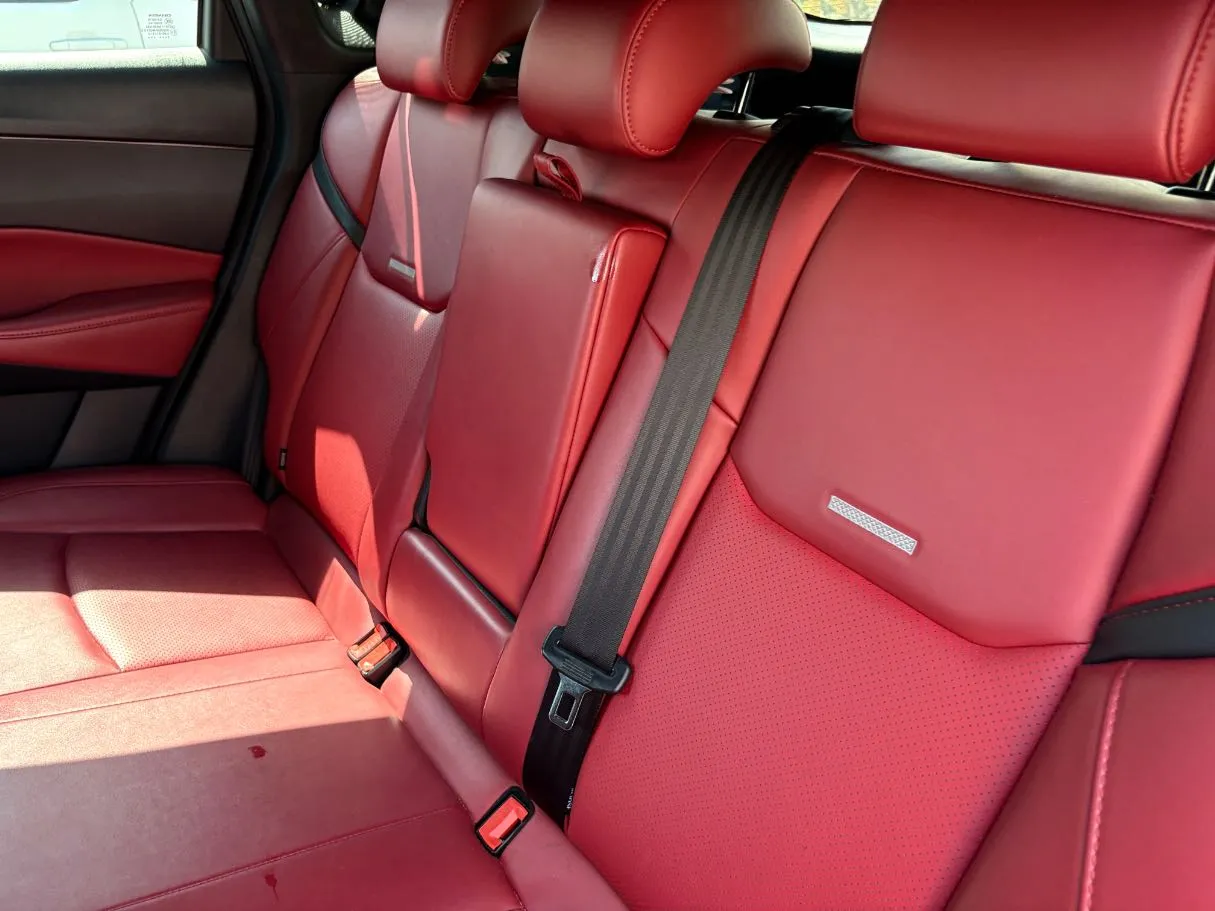 Car image 16