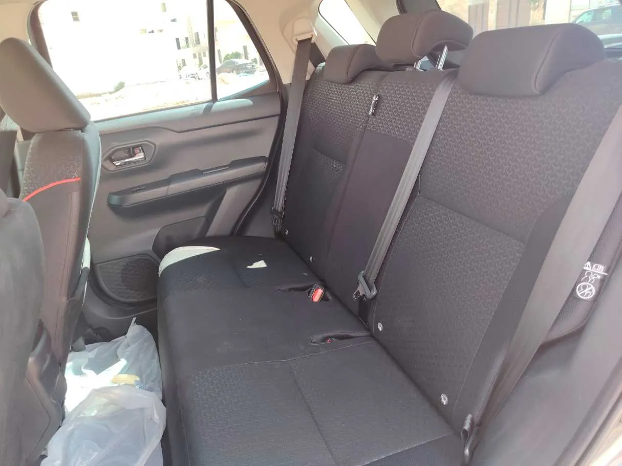 Car image 15