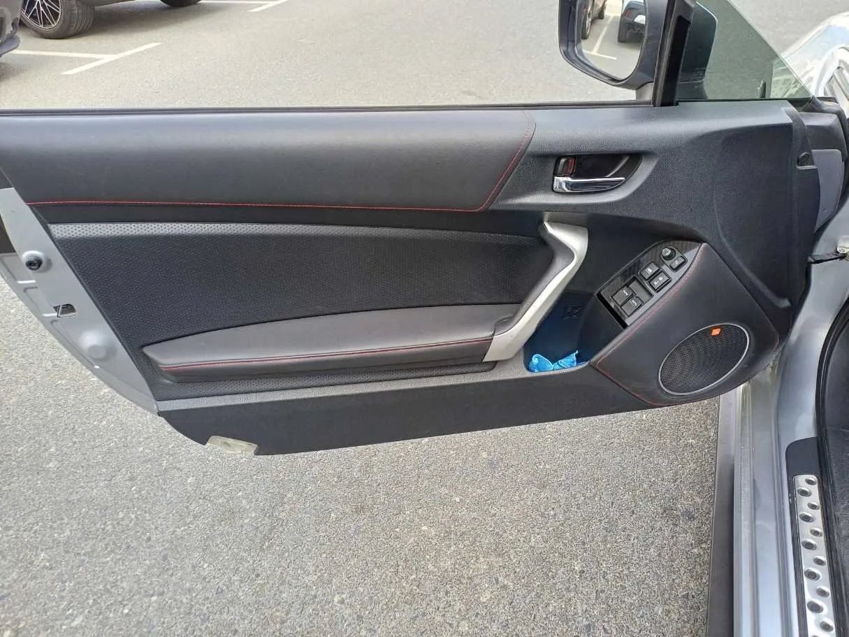 Car image 10
