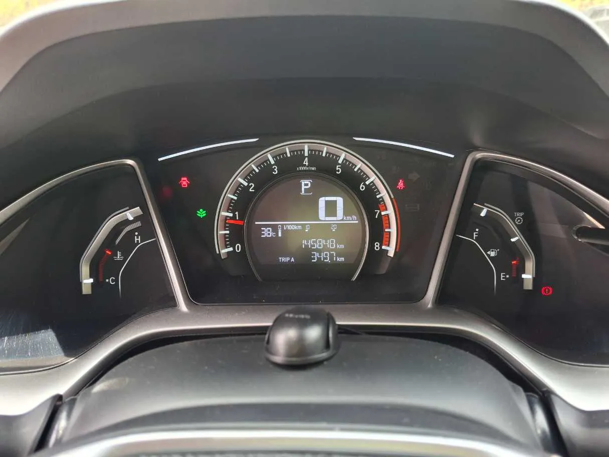 Car image 18