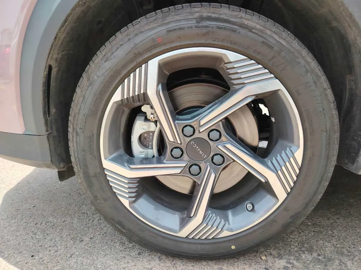 Car image 10