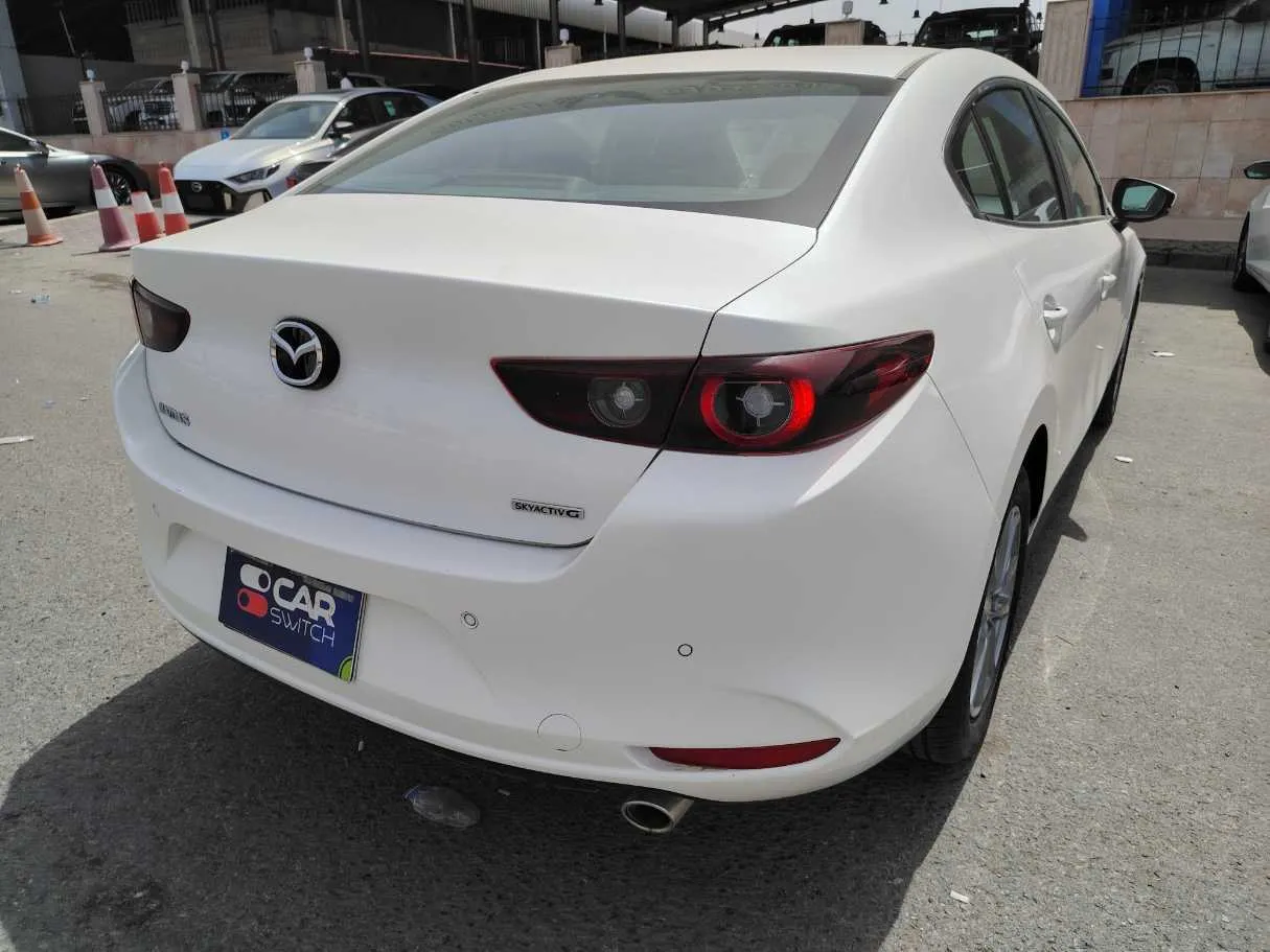 Car image 5