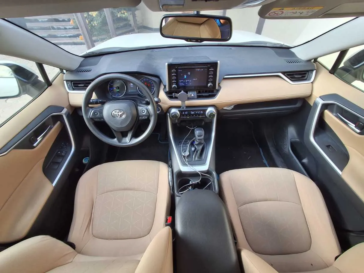 Car image 16