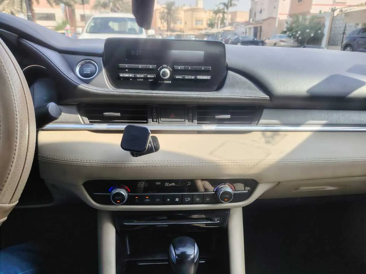 Car image 25