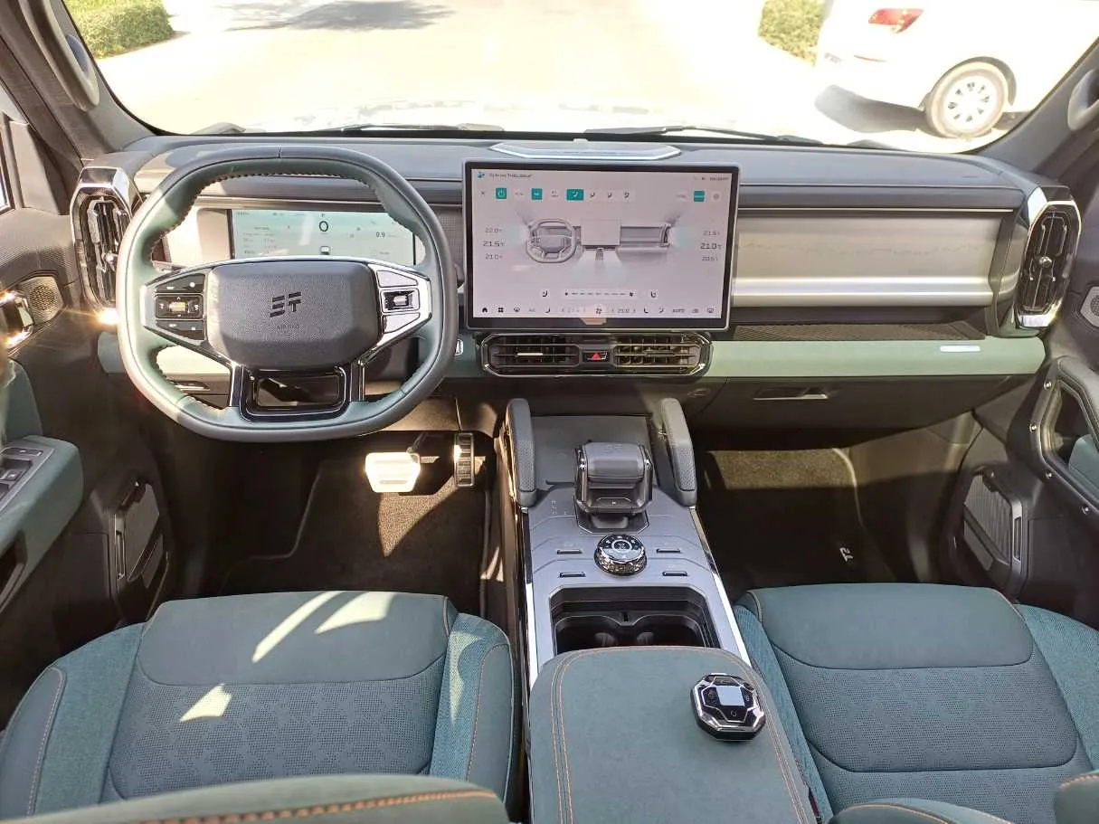 Car image 15