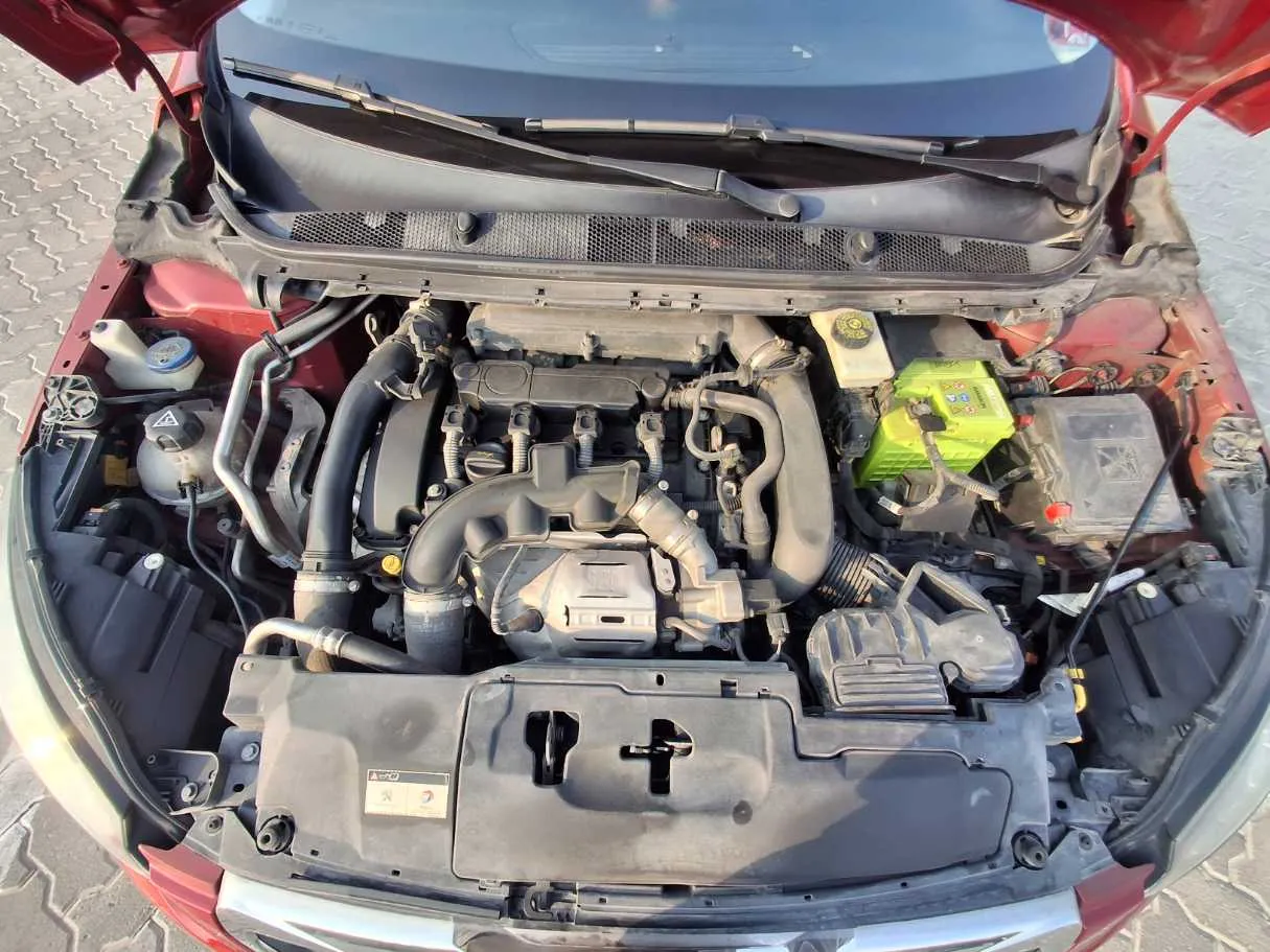 Car image 19