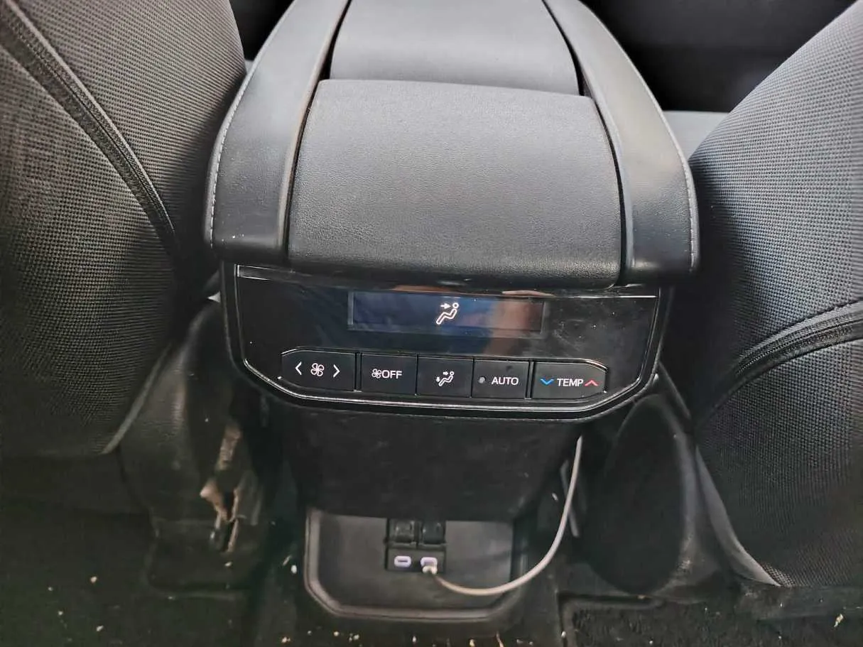 Car image 38