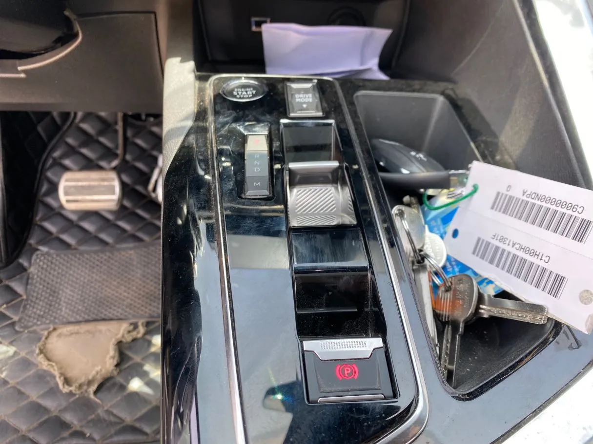 Car image 16
