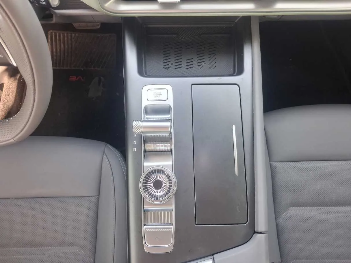 Car image 18