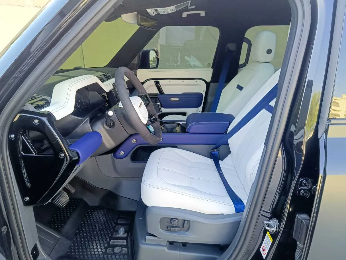 Car image 16