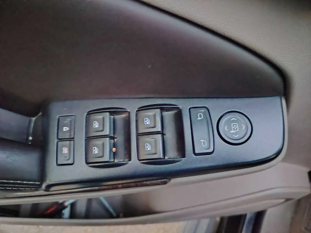 Car image 43