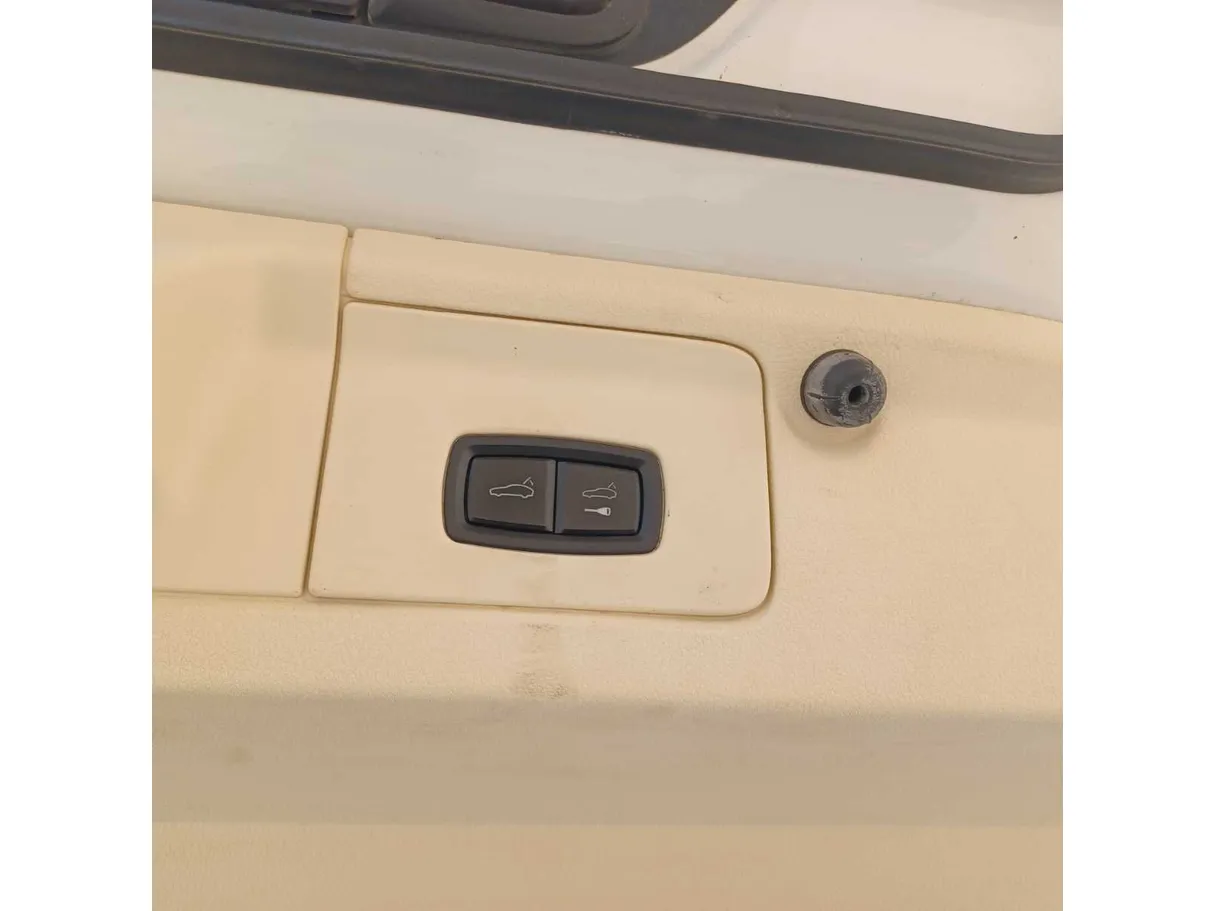 Car image 38