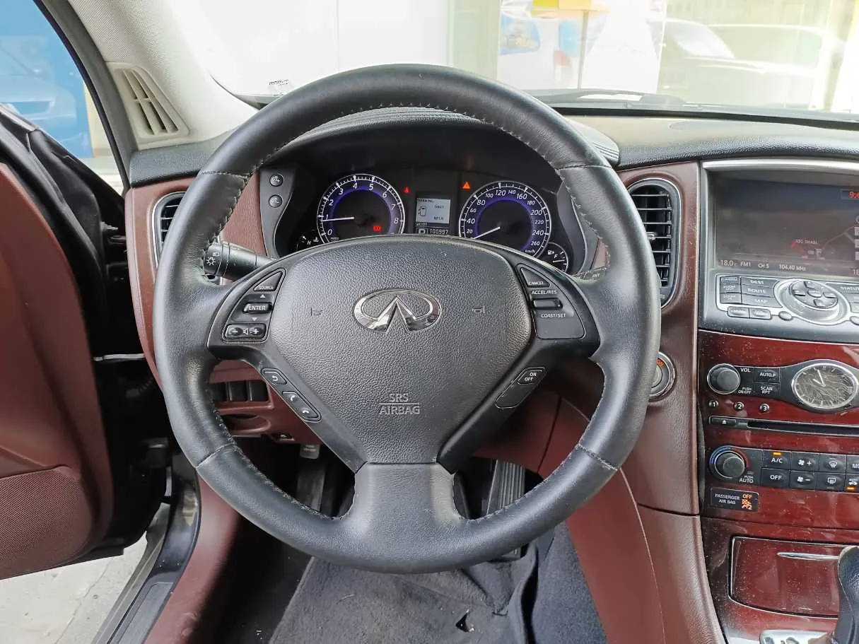 Car image 17