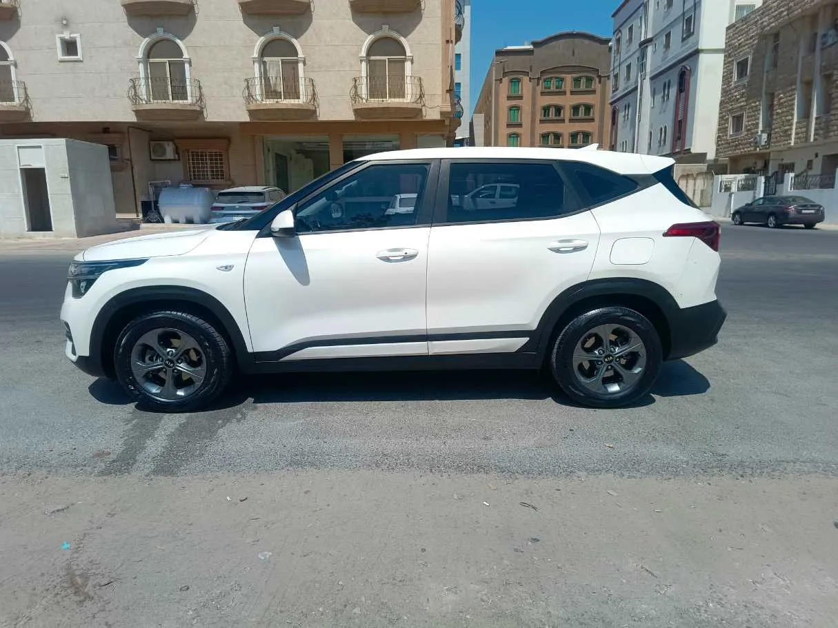 Car image 8