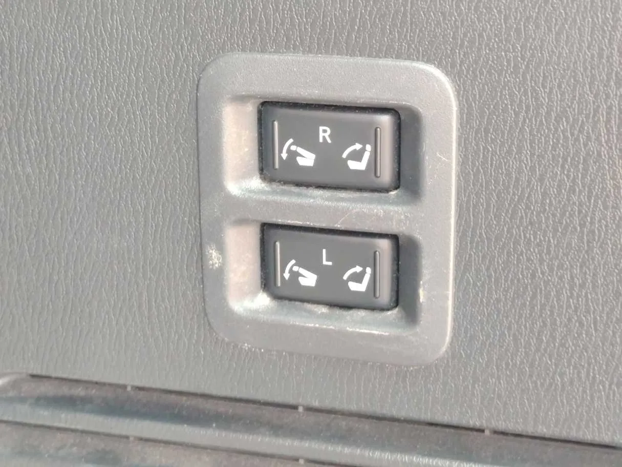 Car image 29