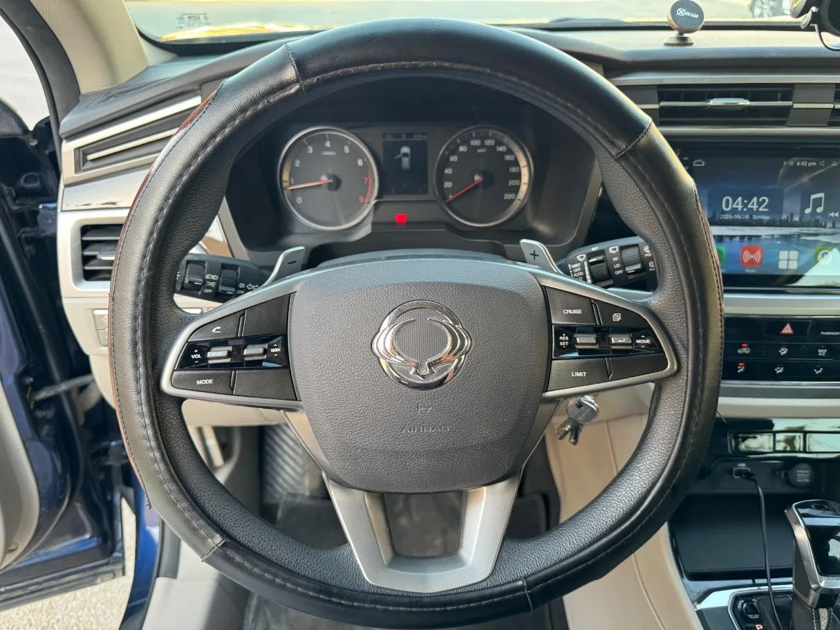 Car image 19