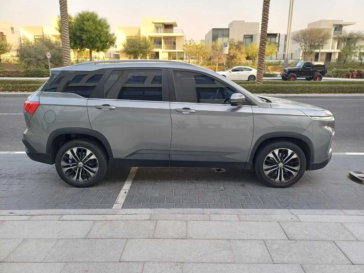 Car image 4