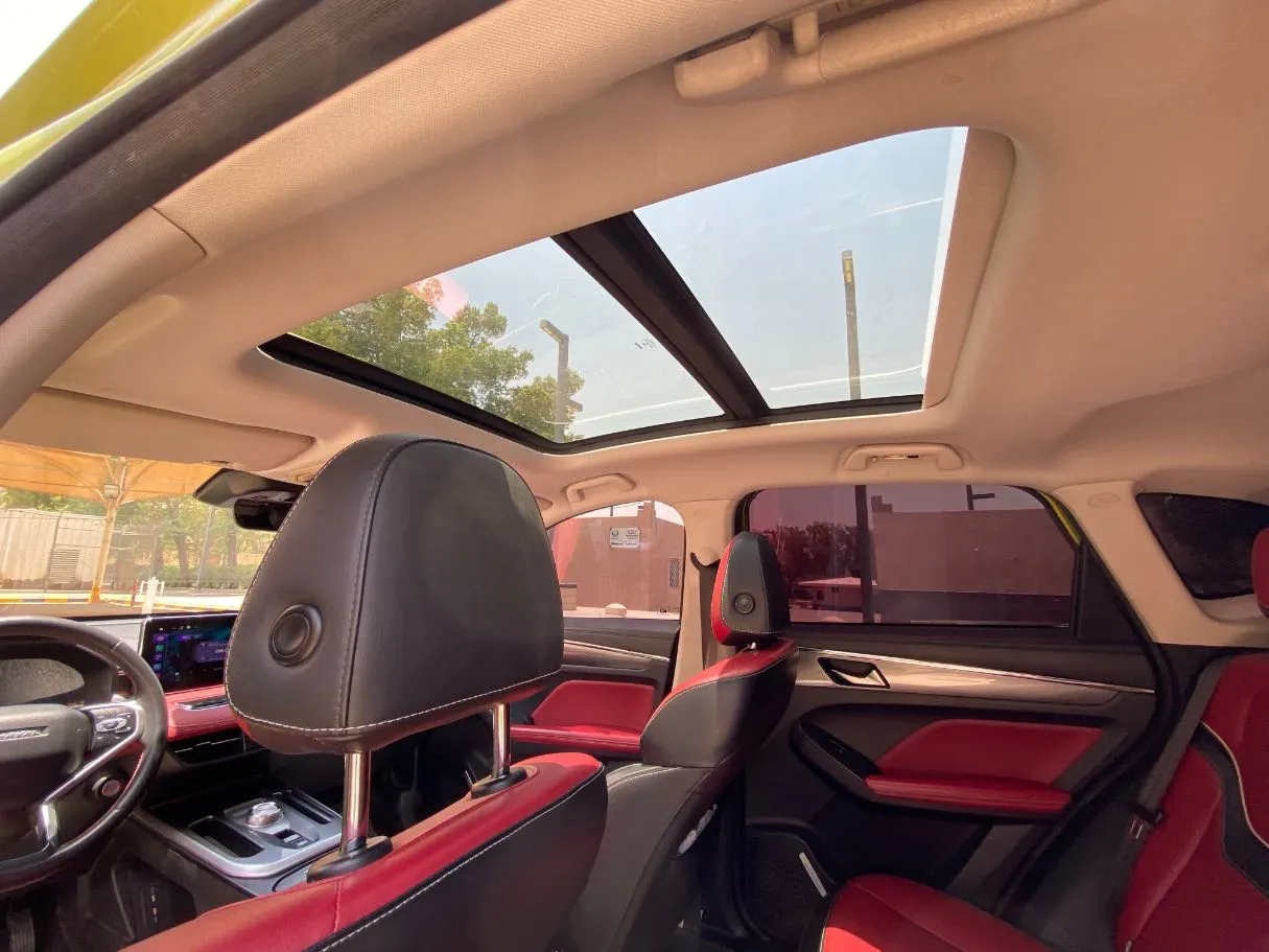 Car image 14