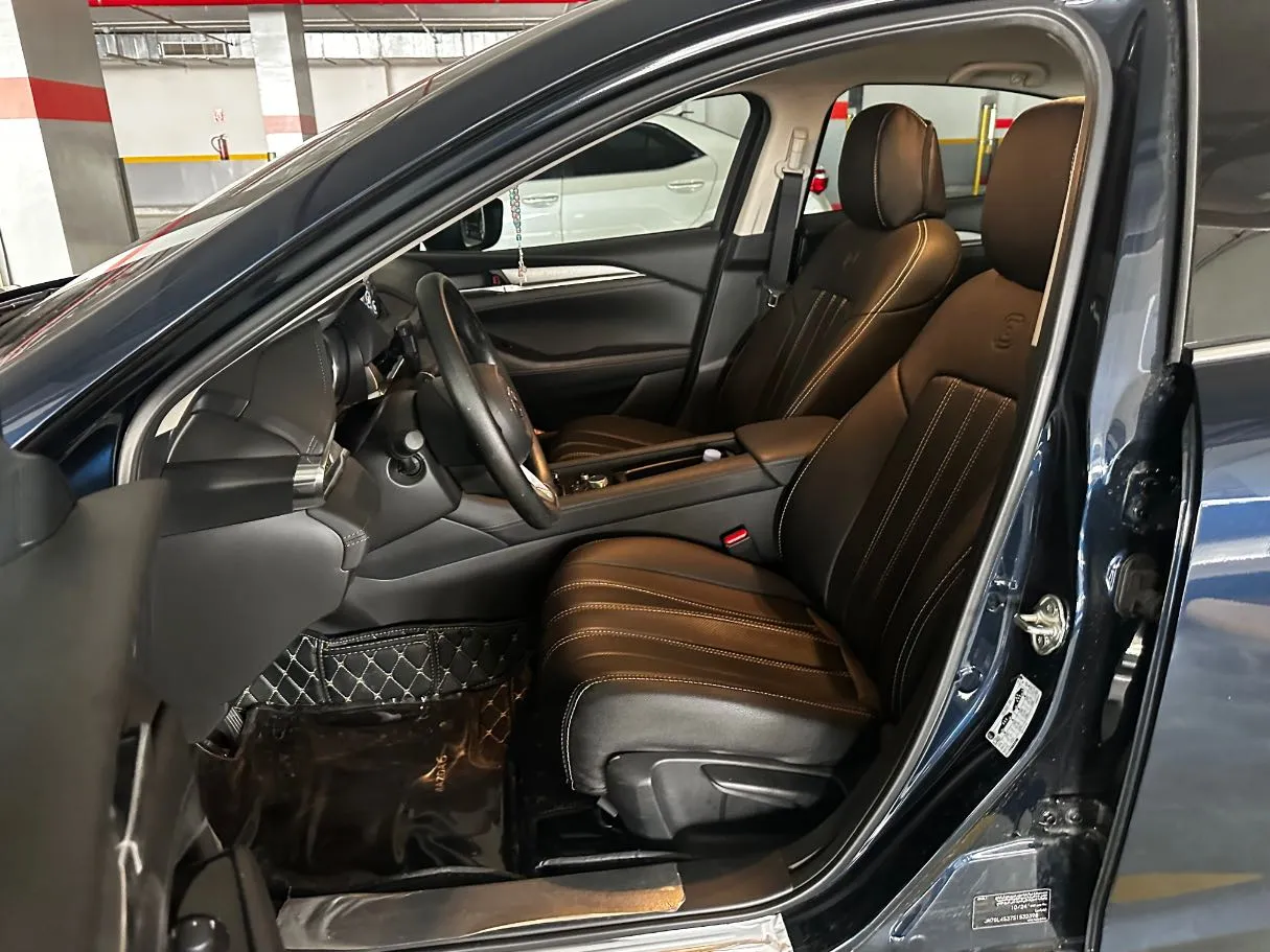Car image 12