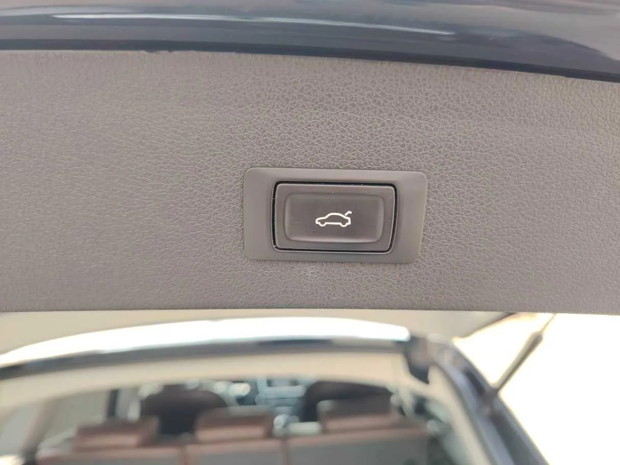 Car image 38