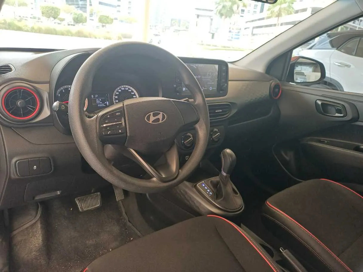 Car image 11