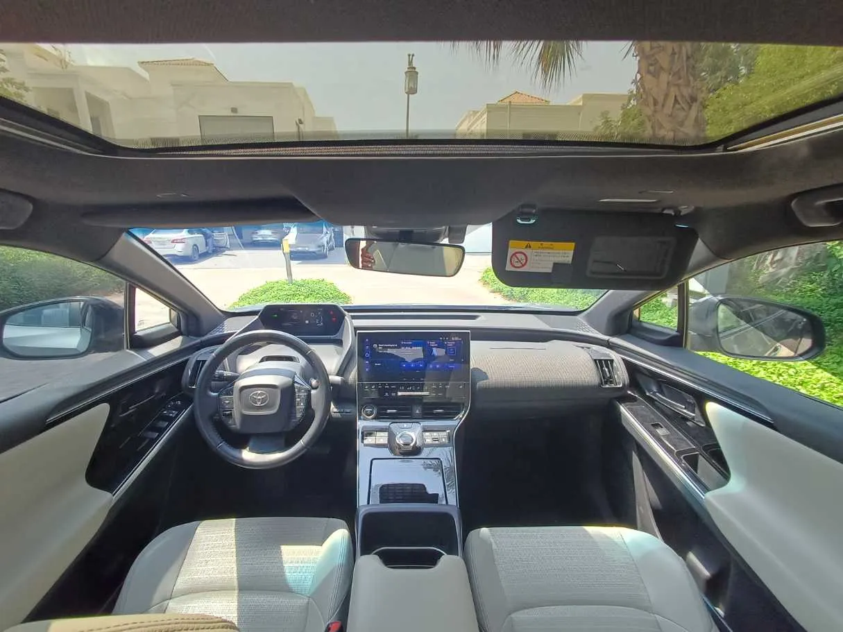 Car image 17