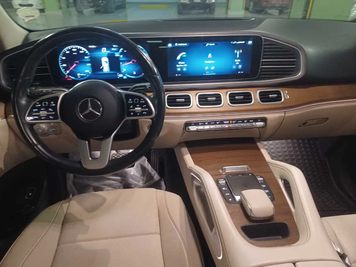 Car image 17